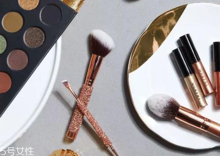 化妆刷动物毛和人造毛哪个好 动物毛更耐用 化妆刷动物毛和人造毛哪个好 动物毛更耐用