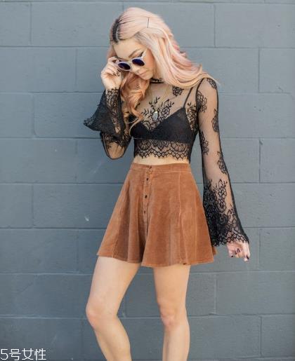 黑色蕾丝上衣怎么搭配?拒绝庸俗装扮 黑色蕾丝上衣怎么搭配?拒绝庸俗装扮