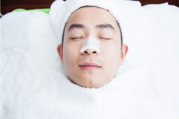 黑头导出液会使毛孔变大吗 黑头怎么去除小窍门 黑头导出液会使毛孔变大吗 黑头怎么去除小窍门