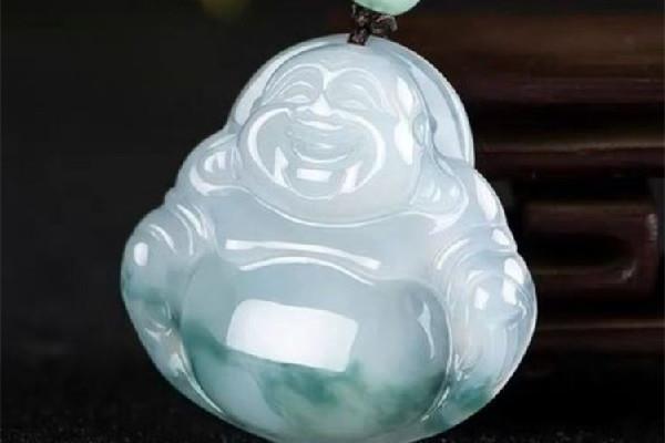 玉佛吊坠可以辟邪吗 玉佛吊坠适合什么人佩戴 玉佛吊坠可以辟邪吗 玉佛吊坠适合什么人佩戴