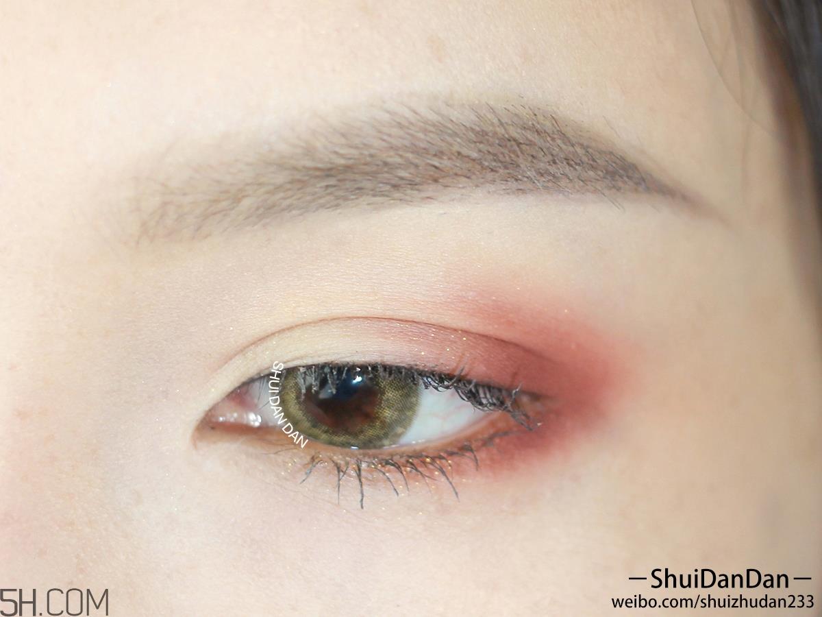 kat von d眼影腮红两用饼怎么用 kat von d眼影腮红两用饼怎么用