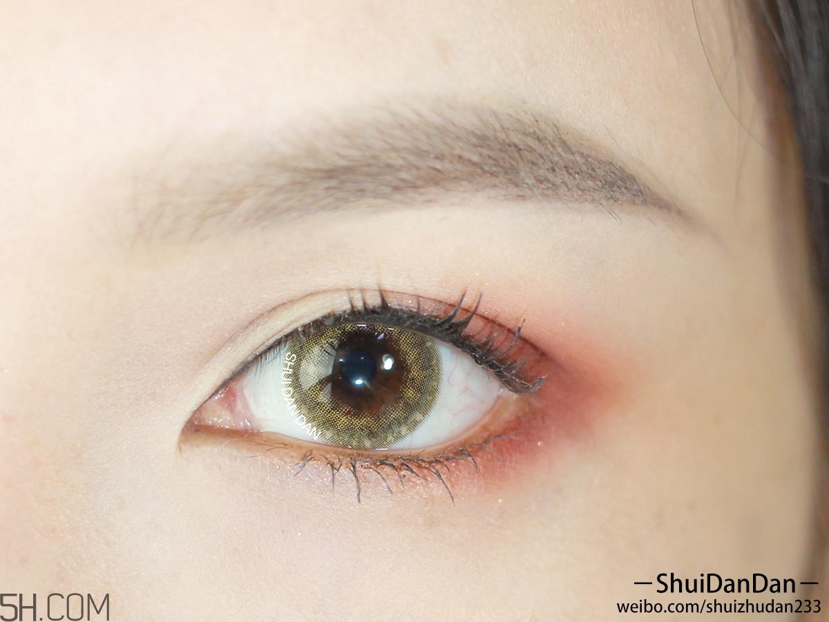 kat von d眼影腮红两用饼怎么用 kat von d眼影腮红两用饼怎么用