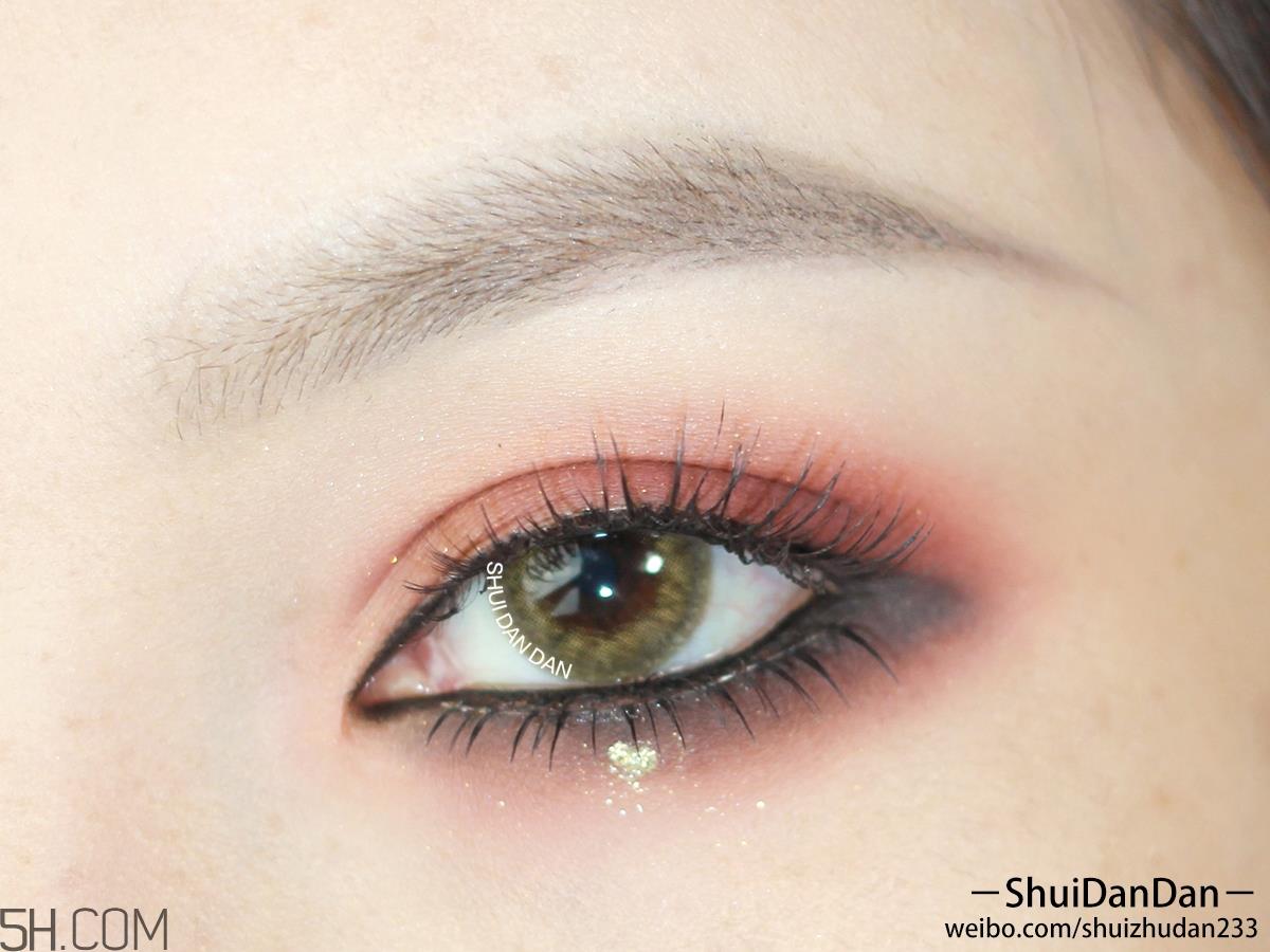 kat von d眼影腮红两用饼怎么用 kat von d眼影腮红两用饼怎么用