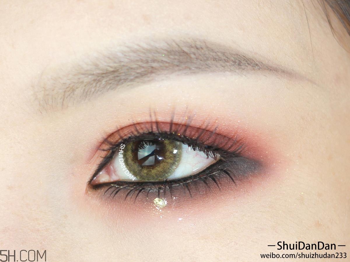 kat von d眼影腮红两用饼怎么用 kat von d眼影腮红两用饼怎么用