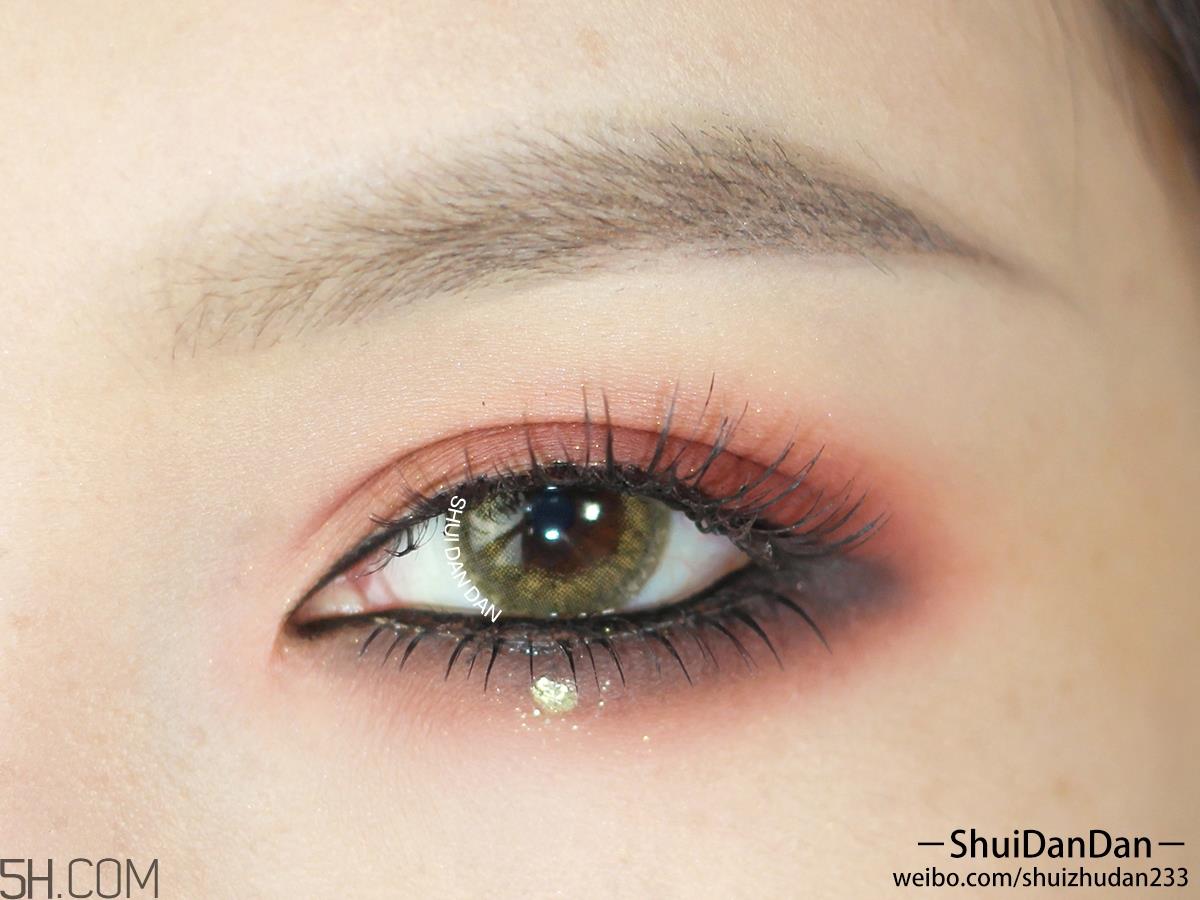 kat von d眼影腮红两用饼怎么用 kat von d眼影腮红两用饼怎么用