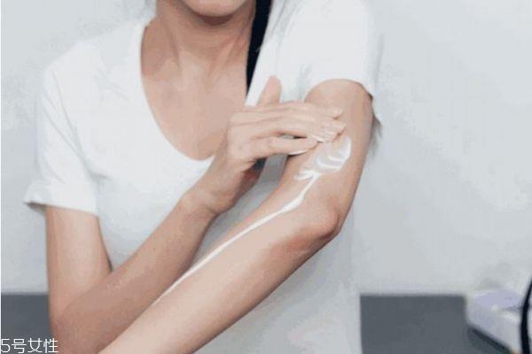 身体乳擦脸会怎么样 身体乳不可以擦脸 身体乳擦脸会怎么样 身体乳不可以擦脸