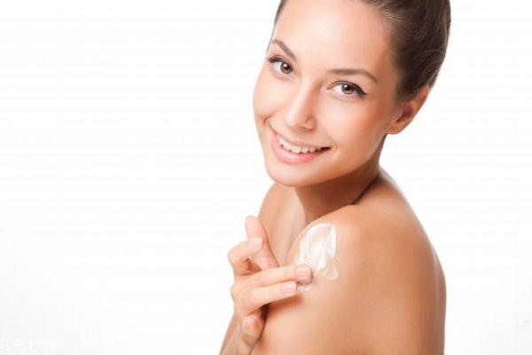 身体乳擦脸会怎么样 身体乳不可以擦脸 身体乳擦脸会怎么样 身体乳不可以擦脸