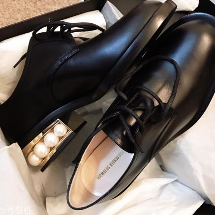 nicholas kirkwood是几线品牌?舒适个性两不误 nicholas kirkwood是几线品牌?舒适个性两不误