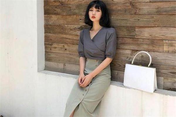 短发女生适合穿什么衣服 短发女生穿搭建议