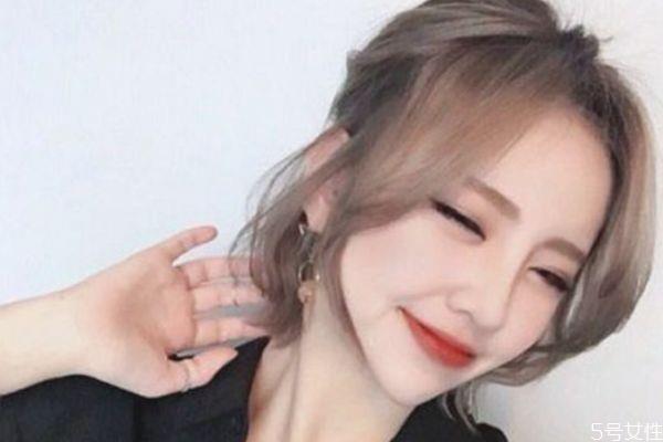 什么冷色系染发不用漂 肤色暗黄染发颜色选择 什么冷色系染发不用漂 肤色暗黄染发颜色选择