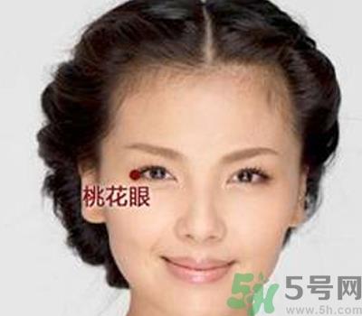 桃花眼是什么样的？桃花眼怎么画眼妆？