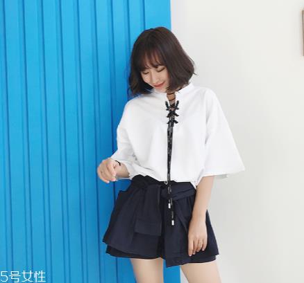 白色衣服怎么搭配 这个夏天的美被它承包了