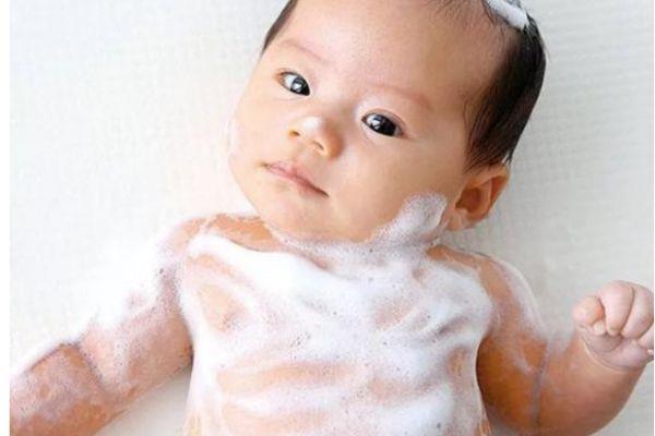 桃子水应该怎么用 桃子水洗澡一次放多少 桃子水应该怎么用 桃子水洗澡一次放多少