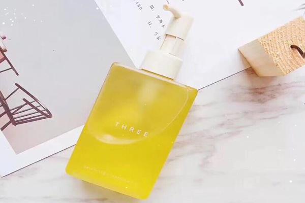 卸妆油能天天用吗 卸妆油闷痘是什么原因 卸妆油能天天用吗 卸妆油闷痘是什么原因