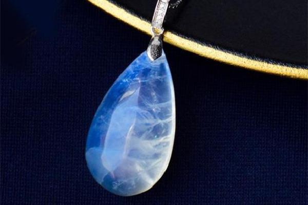 月光石怎么区分好坏 月光石的品质怎么看 月光石怎么区分好坏 月光石的品质怎么看