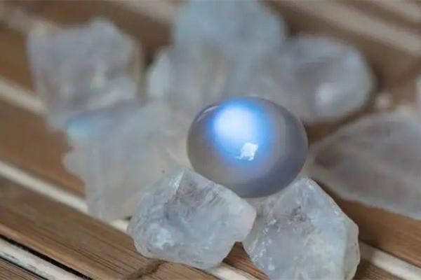 月光石怎么区分好坏 月光石的品质怎么看 月光石怎么区分好坏 月光石的品质怎么看