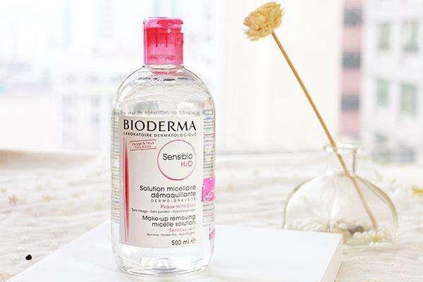 卸妆水和卸妆油有哪些区别 卸妆水和卸妆油适合卸浓妆吗 卸妆水和卸妆油有哪些区别 卸妆水和卸妆油适合卸浓妆吗