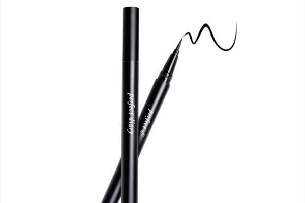 完美日记小枪管眼线液笔适合新手吗 完美日记小枪管眼线液笔好用吗 完美日记小枪管眼线液笔适合新手吗 完美日记小枪管眼线液笔好用吗