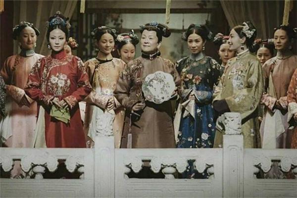 显白的3种莫兰迪色调服装搭配推荐 显白的3种莫兰迪色调服装搭配推荐