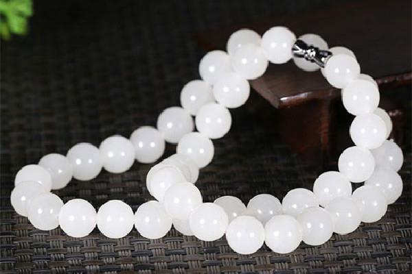 羊脂玉会越戴越白吗 羊脂玉戴久了会怎么样