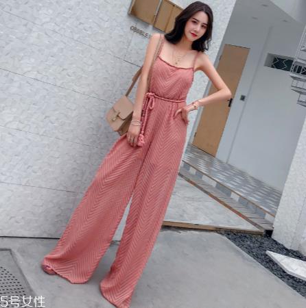 吊带怎么搭配？吊带搭配图片