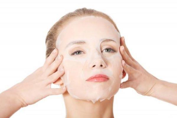 精华液和面膜如何配合 敷面膜和精华液的顺序 精华液和面膜如何配合 敷面膜和精华液的顺序