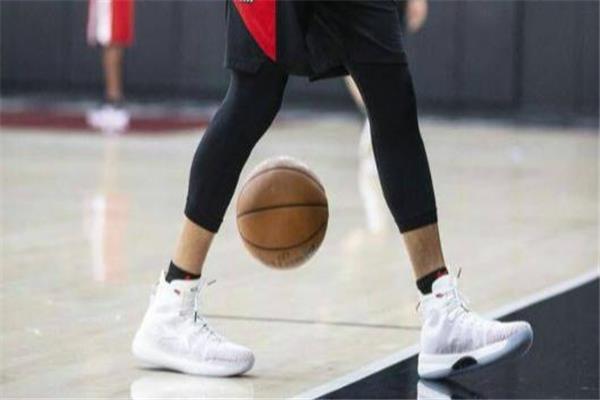 李宁驭帅13和驭帅11哪个好 驭帅13和11区别 李宁驭帅13和驭帅11哪个好 驭帅13和11区别