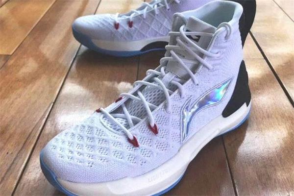 李宁驭帅13和驭帅11哪个好 驭帅13和11区别 李宁驭帅13和驭帅11哪个好 驭帅13和11区别