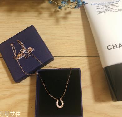 施华洛世奇马蹄项链多少钱 网红拍照必备款 施华洛世奇马蹄项链多少钱 网红拍照必备款