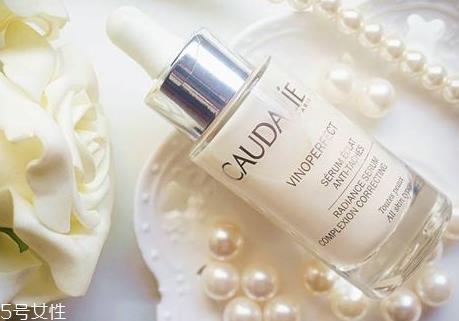 天生黑皮肤能变白吗?天生黑皮肤用美白产品有效吗? 天生黑皮肤能变白吗?天生黑皮肤用美白产品有效吗?