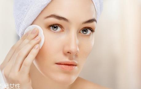 底妆怎么才透亮服帖 底妆是精致妆容的关键 底妆怎么才透亮服帖 底妆是精致妆容的关键