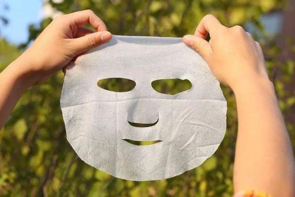 冬天面膜用多少度的水泡面膜合适 冬天面膜用热水泡多久 冬天面膜用多少度的水泡面膜合适 冬天面膜用热水泡多久