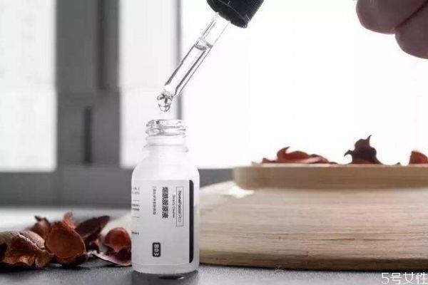 皮肤本身白可以用烟酰胺吗 烟酰胺白天还是晚上用 皮肤本身白可以用烟酰胺吗 烟酰胺白天还是晚上用