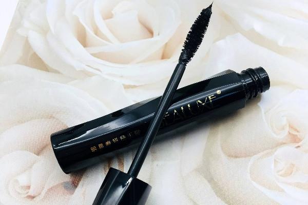 睫毛膏的正确涂法 睫毛膏的作用与效果 睫毛膏的正确涂法 睫毛膏的作用与效果