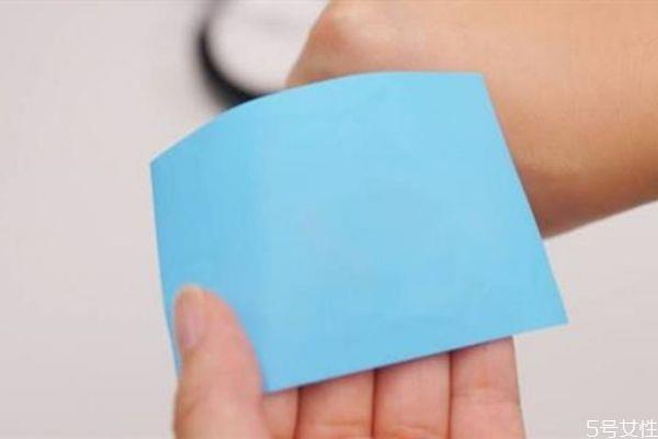 可伶可俐吸油纸打开方式 可伶可俐吸油纸蓝粉区别 可伶可俐吸油纸打开方式 可伶可俐吸油纸蓝粉区别