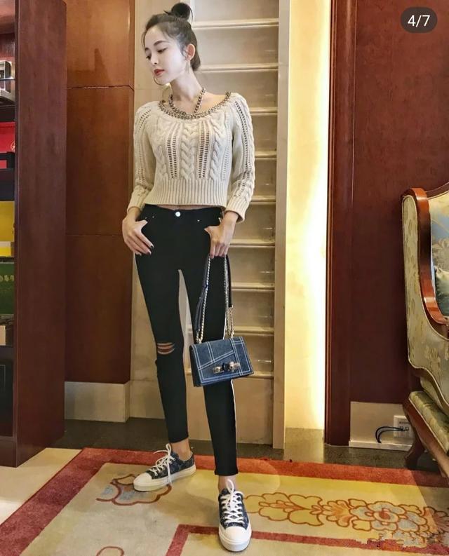 毛衣搭配牛仔裤好看吗 古力娜扎也这样穿 毛衣搭配牛仔裤好看吗 古力娜扎也这样穿