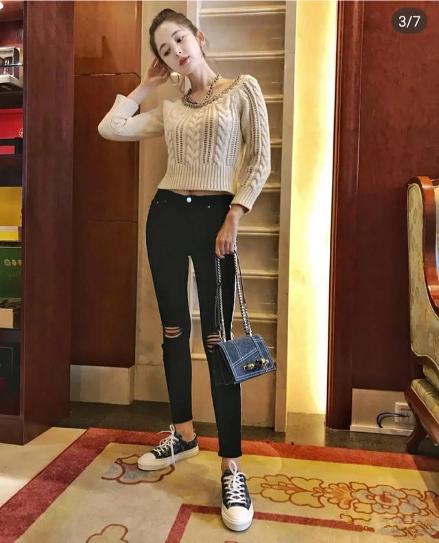 毛衣搭配牛仔裤好看吗 古力娜扎也这样穿 毛衣搭配牛仔裤好看吗 古力娜扎也这样穿