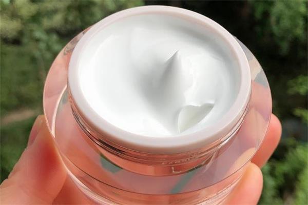 卡姿兰素颜霜保质期一般多久 卡姿兰素颜霜1号和2号区别 卡姿兰素颜霜保质期一般多久 卡姿兰素颜霜1号和2号区别