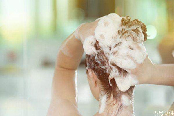 烫发定型水有毒吗 使用定型水时注意些什么