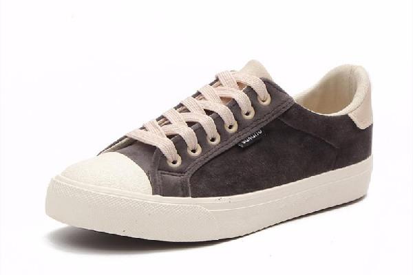 鞋子脱胶用什么胶水粘最好 鞋子脱胶是质量问题吗 鞋子脱胶用什么胶水粘最好 鞋子脱胶是质量问题吗