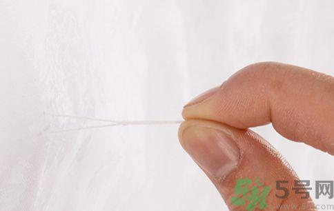 蚕丝被和丝绵被哪个好?蚕丝被和丝绵被的区别 蚕丝被和丝绵被哪个好?蚕丝被和丝绵被的区别