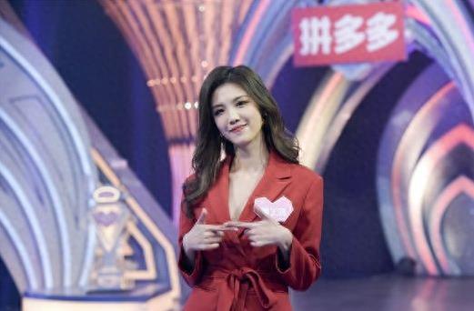 《非诚勿扰》五官精致，身材高挑的女嘉宾