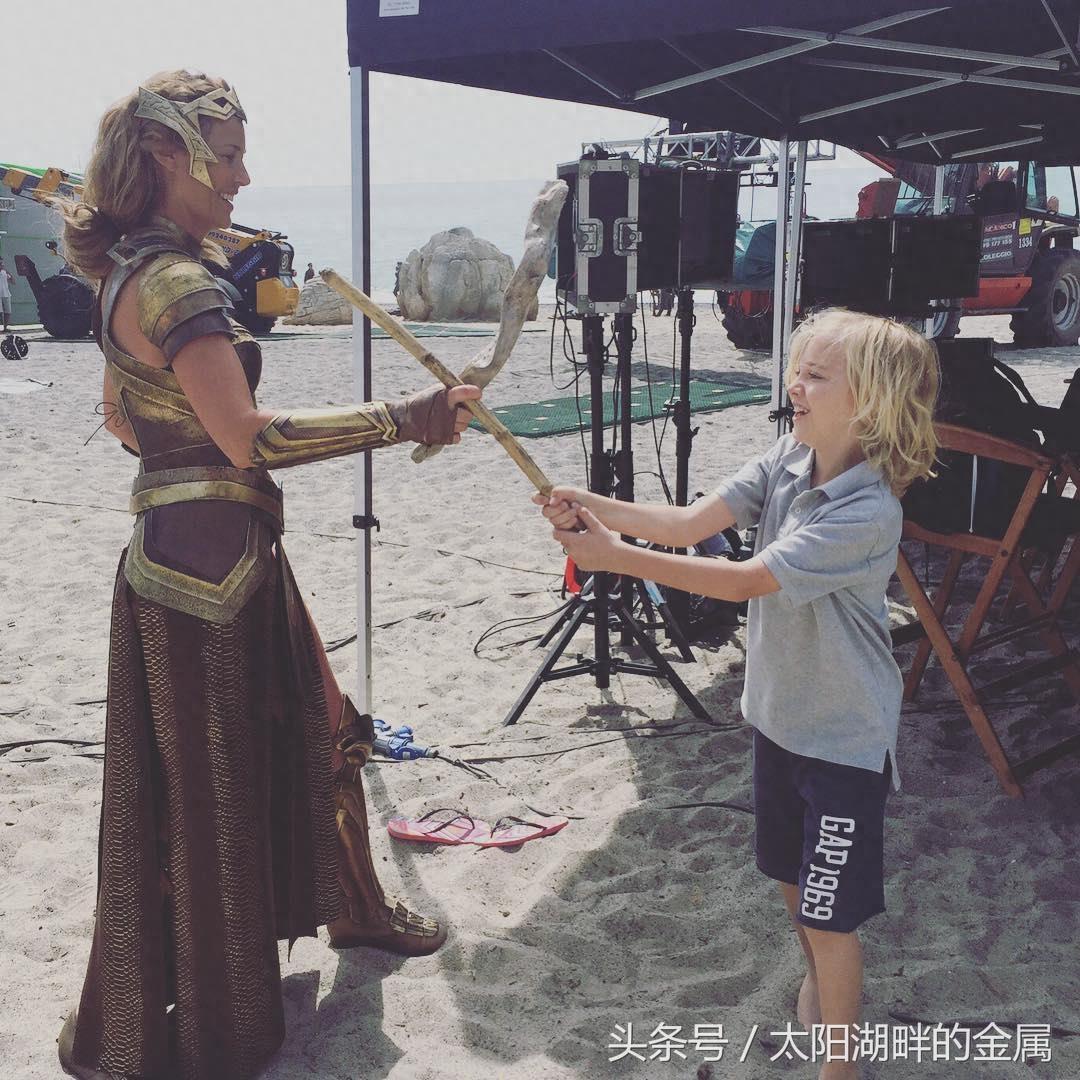 《正义联盟》女王康妮尼尔森，非常优秀、但堪称好莱坞“苦情花”