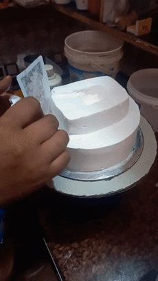 在马桶里吃巧克力冰淇淋?这个甜品创意差点创死我!