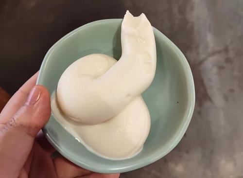 在马桶里吃巧克力冰淇淋?这个甜品创意差点创死我!