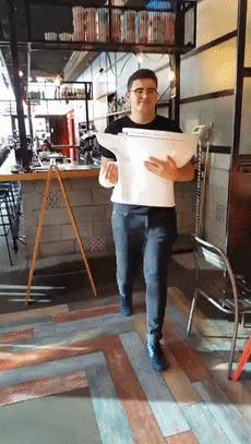 在马桶里吃巧克力冰淇淋?这个甜品创意差点创死我!