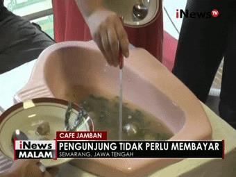 在马桶里吃巧克力冰淇淋?这个甜品创意差点创死我!