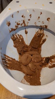 在马桶里吃巧克力冰淇淋?这个甜品创意差点创死我!