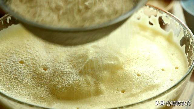 平底锅做蛋糕简单做法只用鸡蛋(用平底锅就能轻松做蛋糕) 4