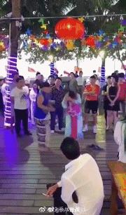 “三亚格格”街头与人互殴!格格被狂扇嘴巴!牌牌琦小号露脸直播